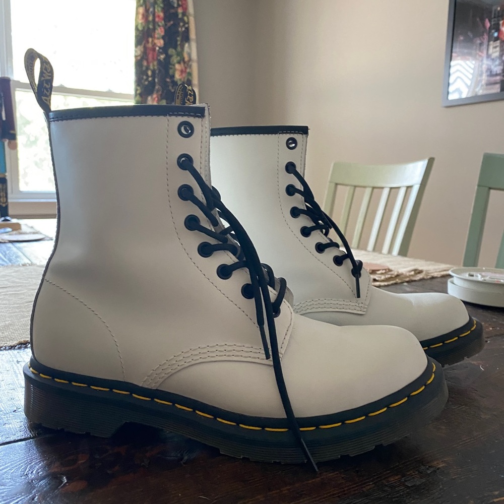 Dr. Martens size 8 lace up boots in white